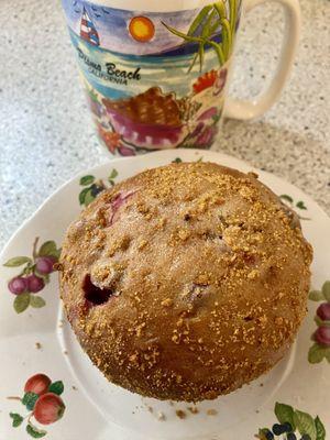 Cranberry muffin