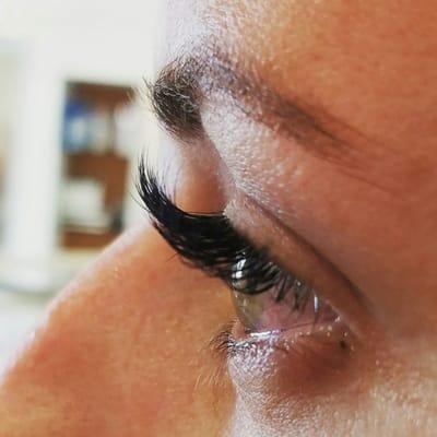 3D volume lash extensions side view by Vickie