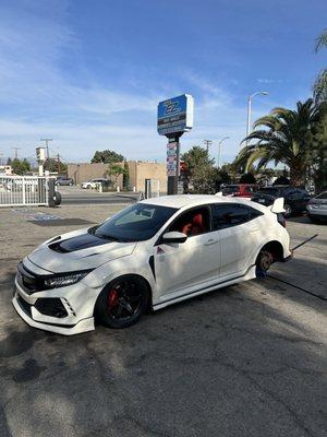 Honda Civic Type R for Rear Tire Replacement