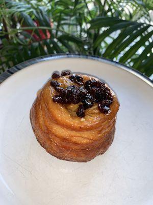 Sticky Bun with Raisins