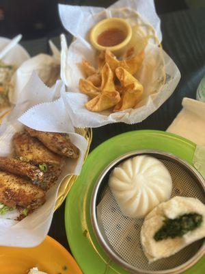 Crab Rangoons, chicken wings & Vegetable buns (2pcs)