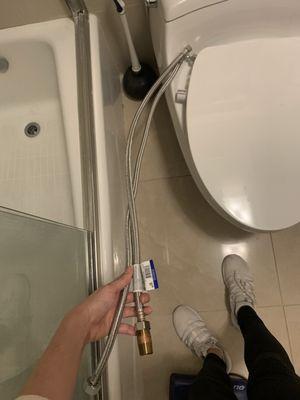 Bidet T adaptor 3/8in to 1/2 in connector.