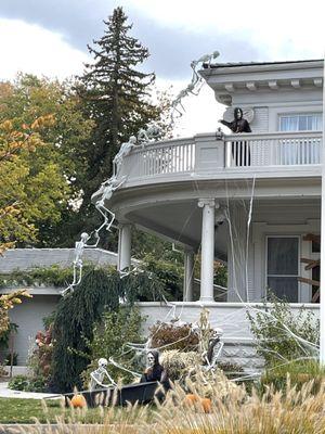 Governor's Mansion decorated for Halloween