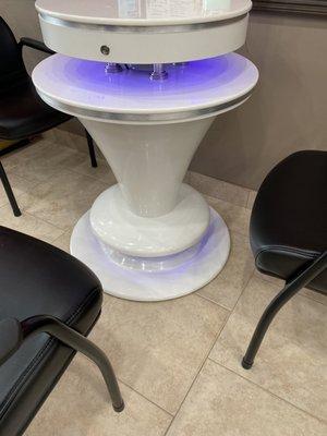 UV nail drying station