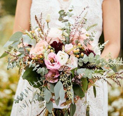 Gorgeous bridal bouquet arrangement (Photo by Bri Johnson Weddings)