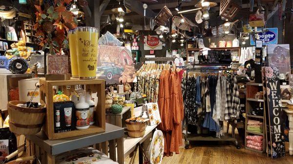 Country store w knick-knacks