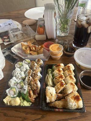 California Roll, Crunchy Shrimp Roll, Rock N Roll, Miso Sou, Crab Rangoon(6)