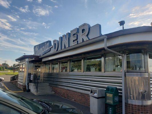 Front of the classic Diner