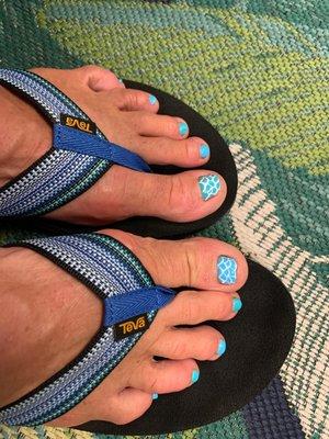 Mermaid toes. Gel pedicure by Luke artwork by LV. ‍