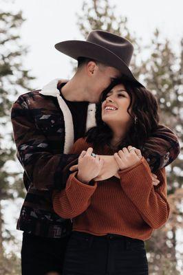 Cute and casual couples session in the snow in Big Bear Lake