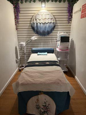 Beauty and massage single room