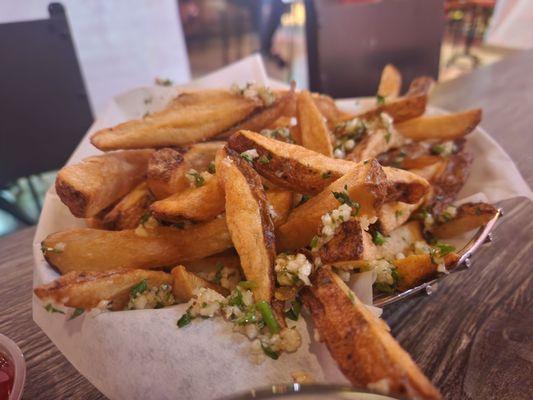 Garlic parm fries