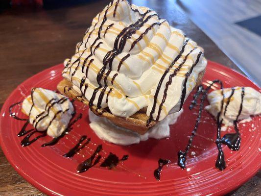 Fried ice cream... yesssss!