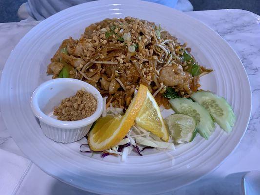 Chicken pad Thai (ordered pork)