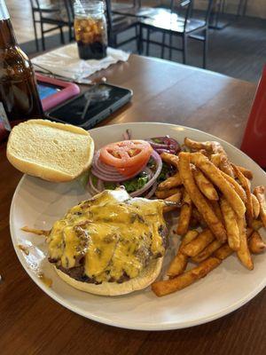 Bacon Cheeseburger with fries