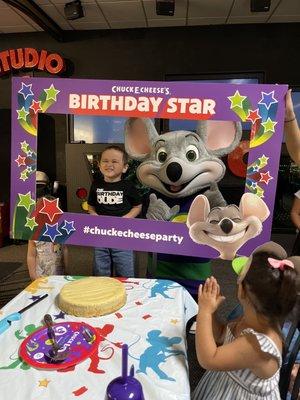 Nothing like a Chuck E Cheese party!!