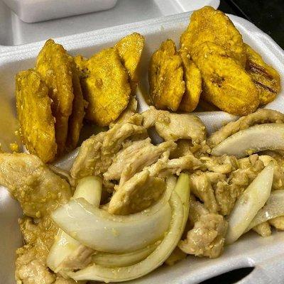 Chicken with Garlic Sauce & Tostones