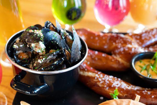 Beer mussels and a pretzel...what a lovely afternoon snack!