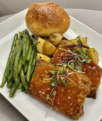 Meat loaf w roasted potatoes and green beans is one of my favorites!