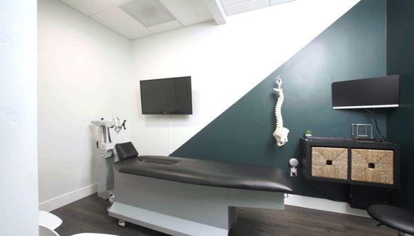 Exam room with Atlas Orthogonal adjusting table