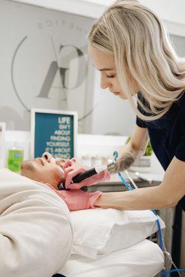 Our amazing aesthetician giving a Hydrfacial