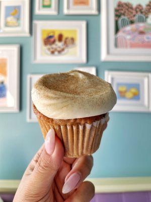 Snickerdoodle cupcake (seasonal)