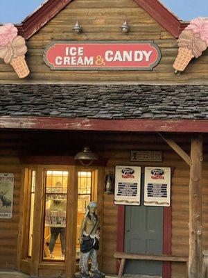 Ice cream shop in the middle of the stores across street from Best Western Ruby's Inn.