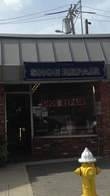 Needham Shoe Repair -- 91 Chapel Street, Needham Center               Storefront