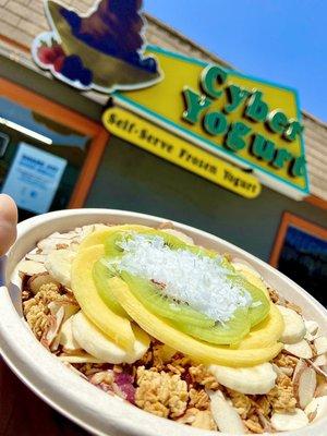 Açaí bowl with various toppings. Everything fresh and delicious!