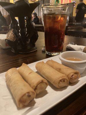 Spring rolls and some ice tea!