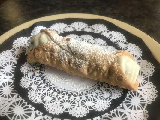 Rich and creamy cannoli