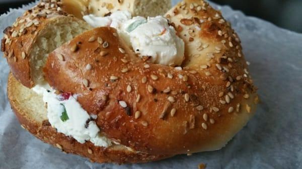 Everything bagel veggie cream cheese