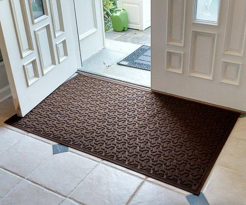 Waterhog Windmill door mat in Dark Brown