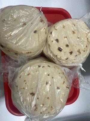 Homemade tortillas de harina.