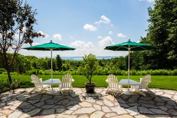 WALKOUT PATIO GARDEN