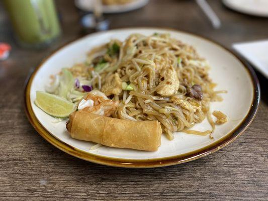 Pad Thai combination (Shrimp, Beef, and Chicken)