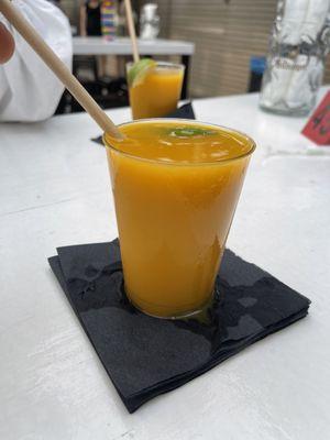 Frozen mango margarita