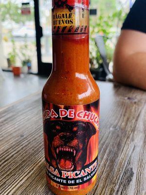 Trompa de chucho hot sauce de El  Salvador.