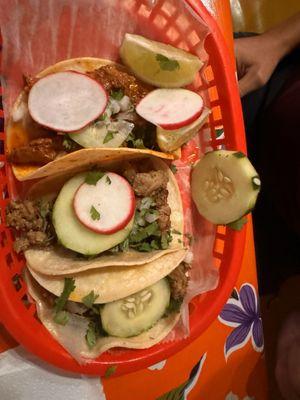 Tacos: 1 Al pastor, 2 carne asada