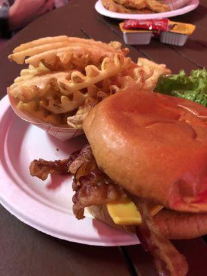 Bacon cheeseburger