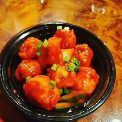 Chilli Paneer,
Indian cottage cheese  fritters tossed in a Indian spices infused chili garlic sauce.