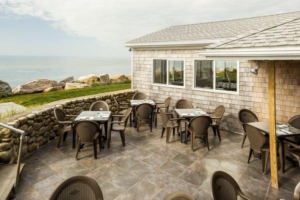 Outdoor seating at The Kitchen at Pleasant View Inn