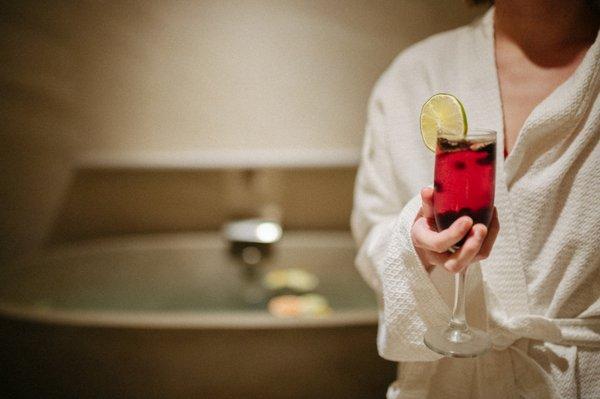 Enjoy a glass of mojito mocktail & a detox bath soak before your spa treatment.