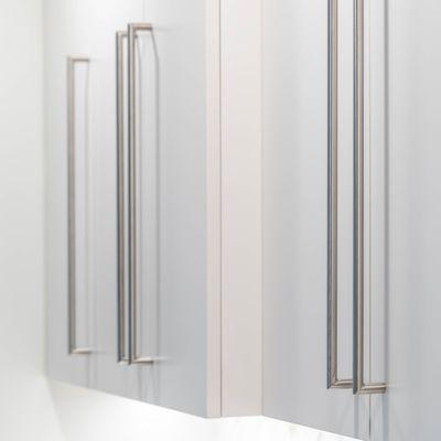 If you are looking for a contemporary look for your modern cabinets, have you considered extra long cabinet pulls? These pulls from Schwinn.