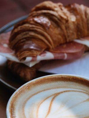 BRIE & PROSCIUTTO Croissant Sandwich｜Oat Cappuccino