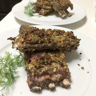 ribs of venison with pistachio crust