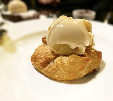 Apple Crostata topped with Vanilla Gelato