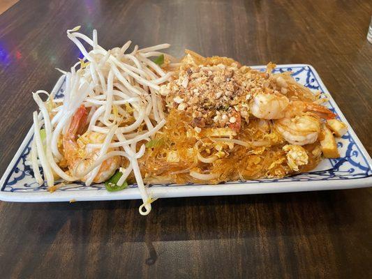 L17. Pad Thai Chaiya Lunch Special