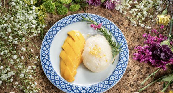 Sweet mango with sticky rice