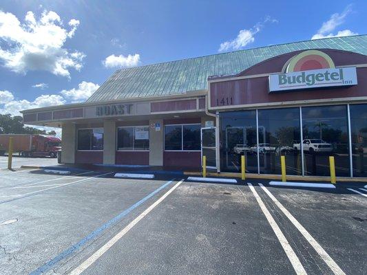 Entrance in the Budgetel motel